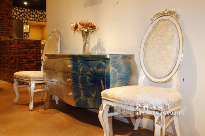 多功能厅则可满足高端会议、私人庆典等各类活动需求