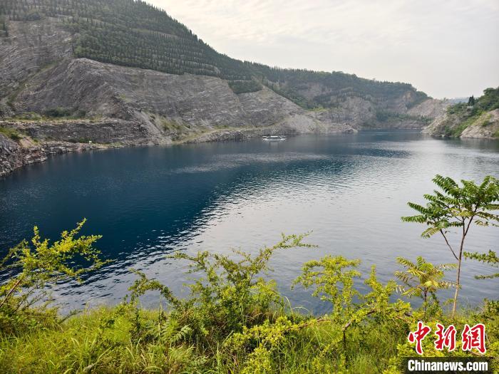 中国首届自由潜水深度公开赛在江苏省盱眙县象