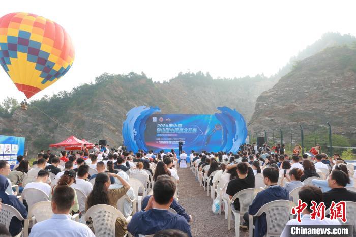 中国首届自由潜水深度公开赛在江苏省盱眙县象