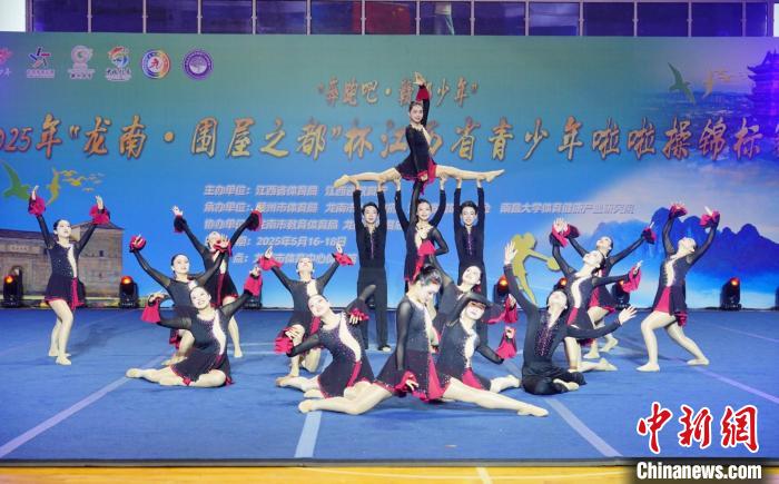 千名少年同场舞动赣鄱，江西省青少年啦啦操锦
