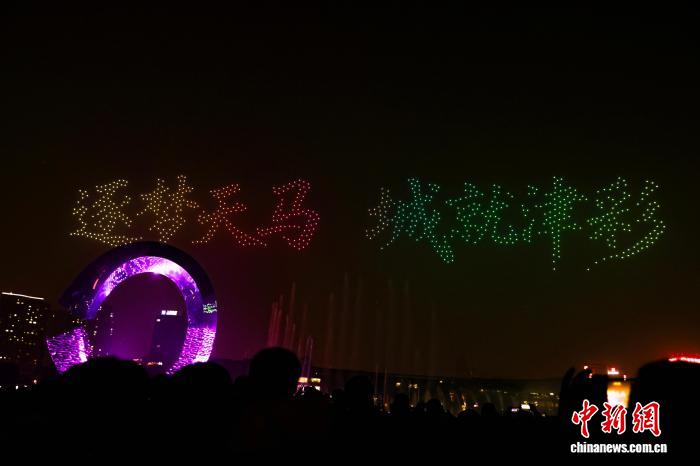 2025天津马拉松盛大开跑 跑者沉浸式体验城市地标