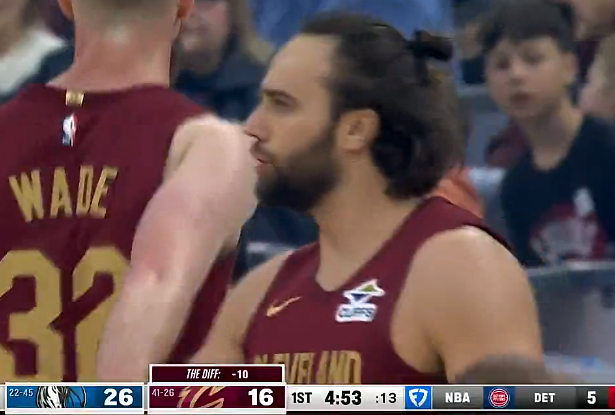 斯特鲁斯赛季首秀引骑士球迷狂热欢呼