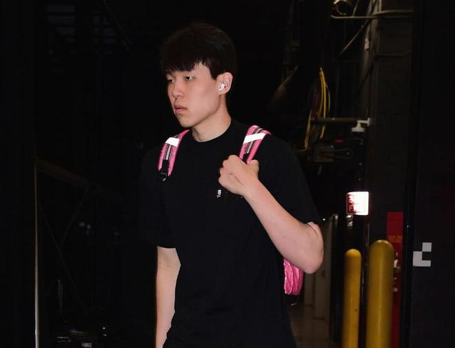 开拓者力克太阳挺进季后赛 杨瀚森首秀助力球队