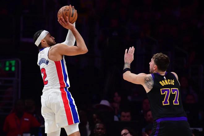 美媒预测季后赛15大球星名单 老詹哈登落选引争