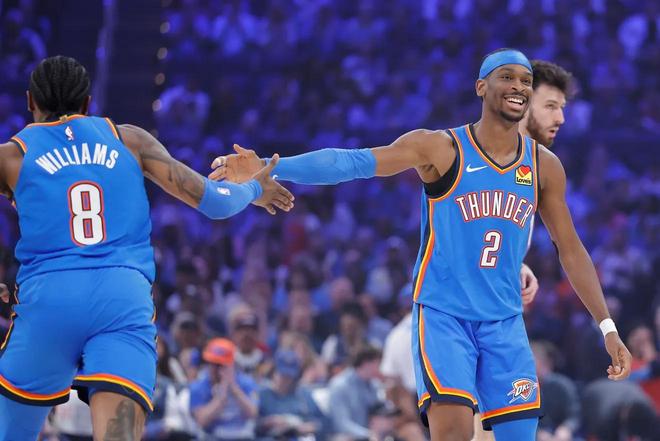 美媒预测季后赛15大球星名单 老詹哈登落选引争